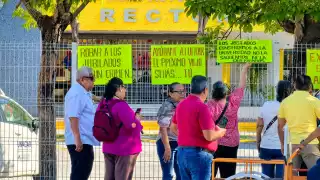 La rectora de la UNACAR negó engaños o mala administración por el retraso en pagos a jubilados y pensionados.