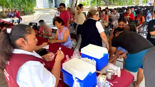 Algunos padres de familia propusieron campañas de inmunización dentro de los planteles, ya que en los módulos las sustancias se agotan rápidamente