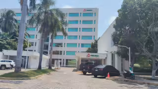 Empresarios de Ciudad del Carmen advierten que la crisis económica sigue agravándose por los adeudos de PEMEX.