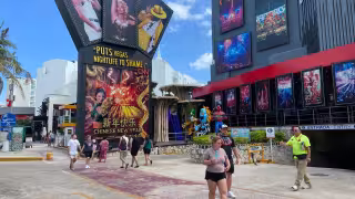 La ZH está repleta de centros nocturnos, restaurantes y bares