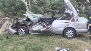Un múltiple accidente carretero en la vía Carmen-Isla Aguada dejó un conductor en estado grave y severos daños materiales.