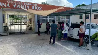 Padres de familia exigen destitución de directora en primaria de Santa Ana