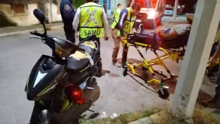 Paramédicos del SAMU trasladan a joven al IMSS Bienestar
