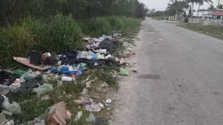 Denuncian basurero clandestino en colonia Salsipuedes, en Escárcega.