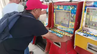 Los juegos de azar instalados en varios puestos del Centro se han convertido en un mal hábito