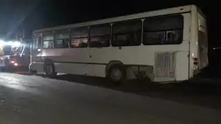 La Guardia Nacional evitó que personas desconocidas continuaran desvalijando un autobús abandonado en la carretera Escárcega – Chetumal.