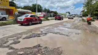 Los conductores exigen que las autoridades se hagan responsables de la avenida.