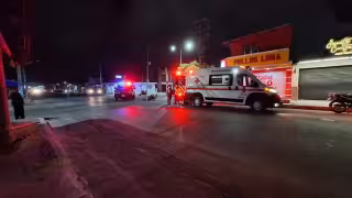 El conductor del automóvil negro fue retenido en el sitio