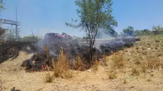 Efecto lupa genera incendio de maleza en Escárcega 