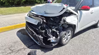 La unidad Kia resultó con mayores daños.