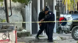 Los presuntos responsables huyeron a bordo de un vehículo, por lo que elementos iniciaron un operativo para localizarlos