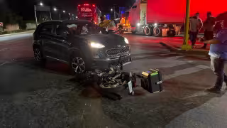 Una camioneta y una motocicleta chocaron de frente en Ciudad del Carmen.