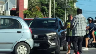 Choque en el cruce de Miguel Alemán y Rosales causa tráfico