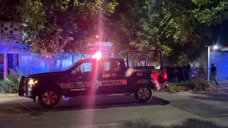 Elementos de fuerzas municipales y federales resguardaron la escena.