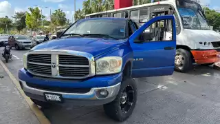 Caos vehicular y daños materiales dejó choque en Ciudad del Carmen