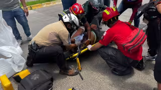Motorepartidor sufre fractura tras choque con triciclo en Ciudad del Carmen