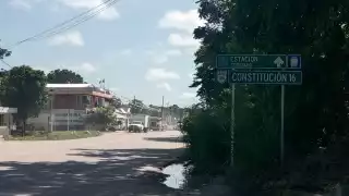 Un hombre conocido como La Loba y su banda han estado robando casas y asaltando transeúntes en la comunidad