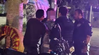 Elementos policiacos atendieron a los lesionados en el lugar.