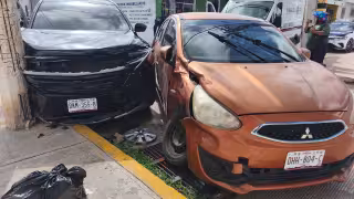 Familia resulta ilesa tras choque en calles 18 y Victoria