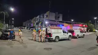 Los manifestantes lograron que una cuadrilla de la CFE llegara al lugar.
