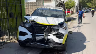 Elementos de la Policía de Cancún sufren accidente de tránsito en Villas del Mar 3