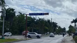 Más de 20 semáforos sin funcionar en la zona hotelera de Cancún ponen en riesgo a peatones