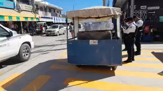 Mototaxi Asegurado por Estacionarse en Paso Peatonal en Campeche