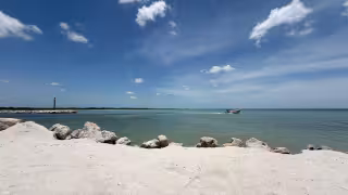 Alertan por colapso del equilibrio costero en Yucatán por obras que bloquean el paso de arena