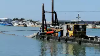 Dragado del Puerto de Abrigo de Yucalpetén beneficia a embarcaciones 