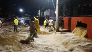 Nueve personas rescatadas y familias reubicadas tras inundaciones en Ich-Ek