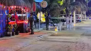 Elementos de la Marina custodiaron el lugar.