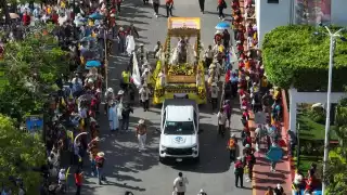 Recorrido terrestre de la Virgen del Carmen congrega a cientos de devotos en la isla