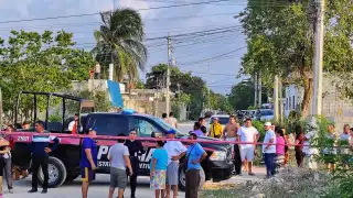 La gente se congregó en el lugar tras el hallazgo, pues era una persona conocida en la localidad.