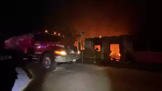 El adulto mayor de más de 90 años ya no pudo salir del interior  de su casa donde vivía solo