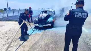 Volchito se incendia sobre la carretera Sucilá-Tizimín