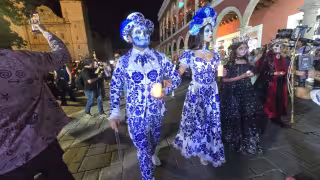 Los campechanos y visitantes disfrutaron de una pasarela de personajes fantásticos.
