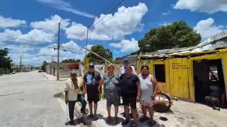 Los vecinos de la colonia El Tajonal esperan que la CFE acuda al lugar y les dé solución.