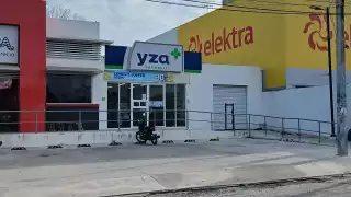 Hombre armado roba en farmacia de Escárcega durante la madrugada