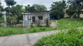 Un hombre de baja estatura, con casco y lentes negros, robó ropa recién lavada de una vivienda en la colonia Fátima.