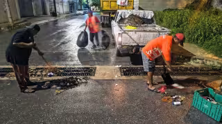 La obstrucción de las rejillas es la causa principal de las inundaciones en calles y colonias