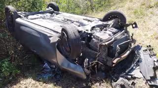 Bache provoca accidente y deja vehículo destruido en Campeche