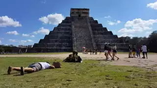 Durante esta fiesta los chaac o sacerdotes quemaban incienso ante los altares
