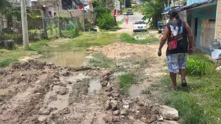 Inundaciones y malos olores afectan a colonia 20 de Noviembre