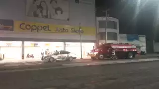 A las 05:00 horas, se recibió un reporte de humo en una tienda departamental en la colonia Salsipuedes