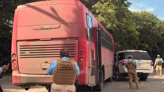 Tras la colisión, ambas unidades se proyectaron hacia la izquierda y quedaron en sentido contrario