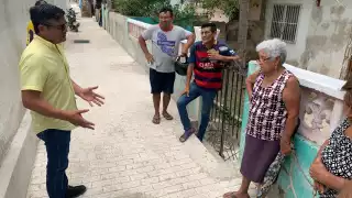 Vecinos de La Ermita, en Campeche, denuncian que las obras del Tren Ligero provocan inundaciones en sus casas.