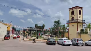 Reloj monumental de Hopelchén funciona, pero lleva meses sin sonería