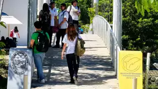 Estudiantes de Ingeniería y Medicina denuncian constantes cortes de luz en la UNACAR