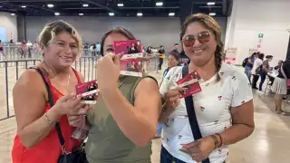 Se entregaron boletos para el concierto de Gloria Trevi en Xmatkuil
