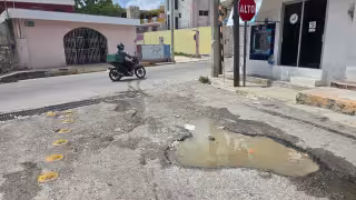 Calles destrozadas y sin luz: el reclamo de vecinos de la Pablo García
